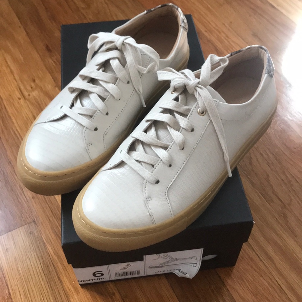 Banana Republic leather lace up sneakers